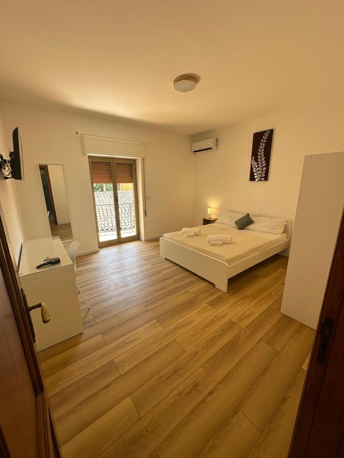 We Home Taormina Center With Parking Экстерьер фото